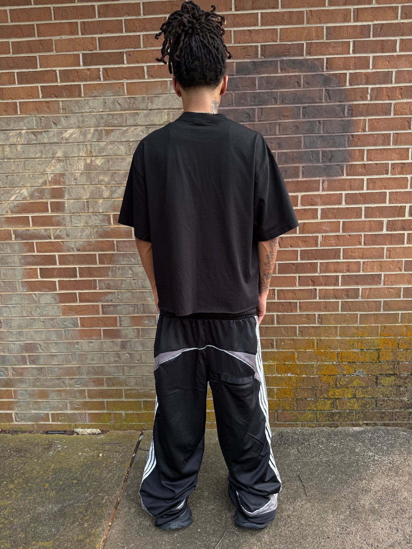 BLACK SIGNATURE TEE