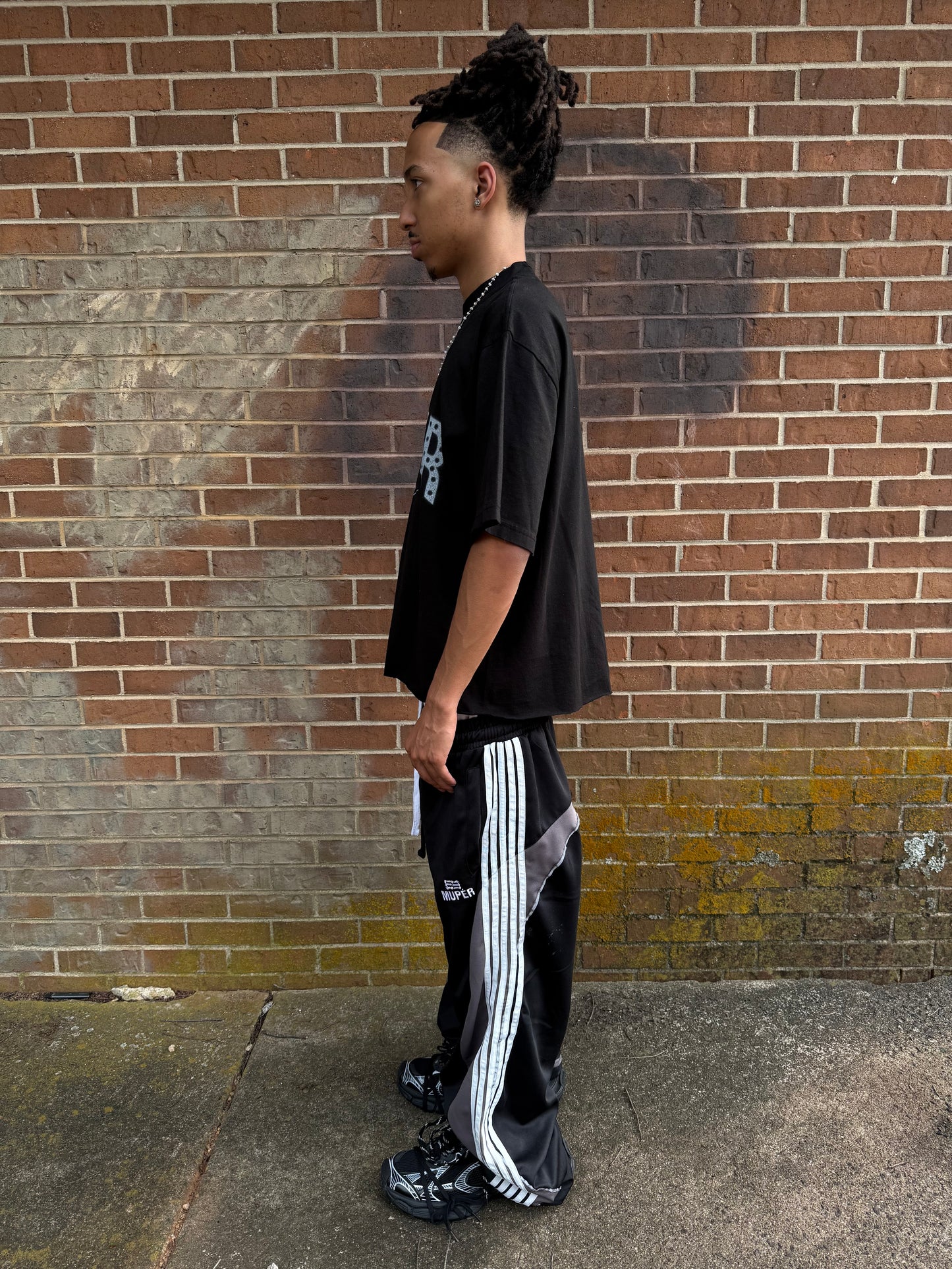 BLACK SIGNATURE TEE
